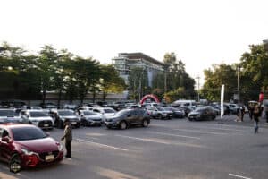 ที่จอดรถในงานกิจกรรม The First Ultimate เที่ยวสุดโลก 15 พ.ย. 2025 ที่บริเวณหน้าสถานที่จัดงานในบรรยาก.
