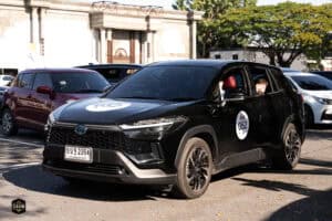 โตโยต้า C-HR สีดำจอดในลานจอดรถ งานกิจกรรม Event Gallery: The First Ultimate เที่ยวสุดโลก | 15 Nov 20.