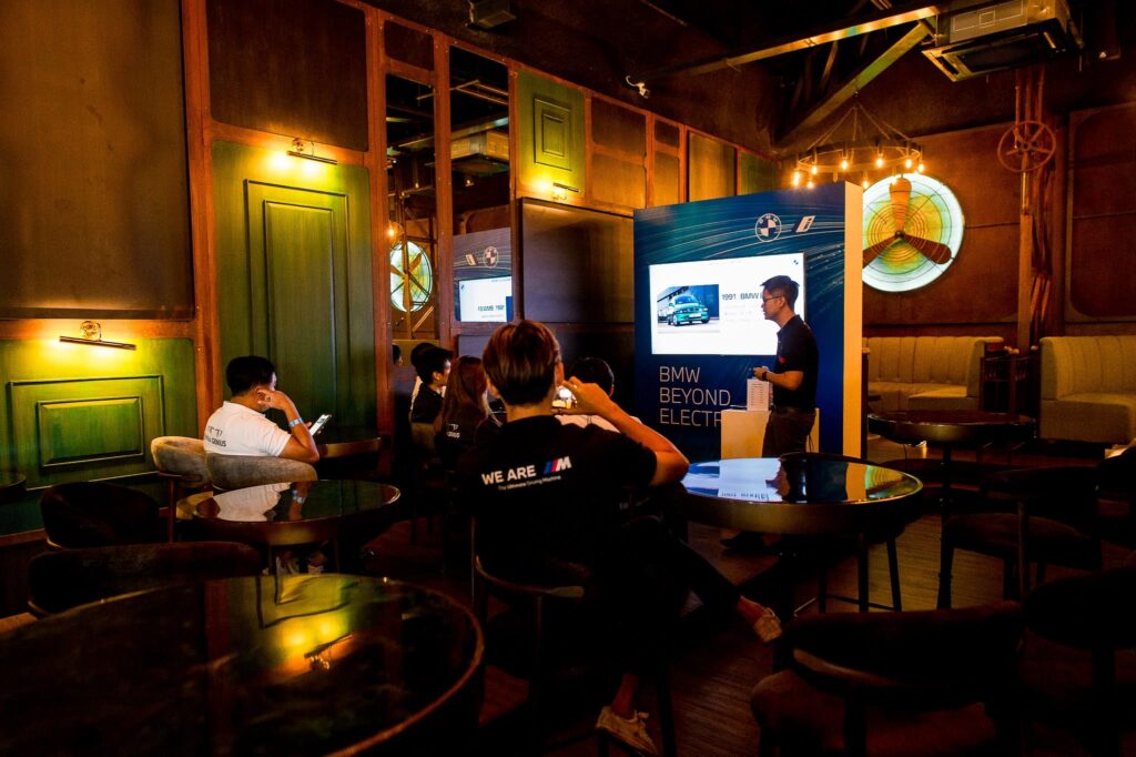 สถานที่จัดสัมมนา บรรยากาศงานเวิร์กชอปและพรีเซนเทชันธุรกิจใน Davin Cafe ซึ่งเป็น meeting venue Bangkok สำหรับอีเวนต์องค์กรและสัมมนา