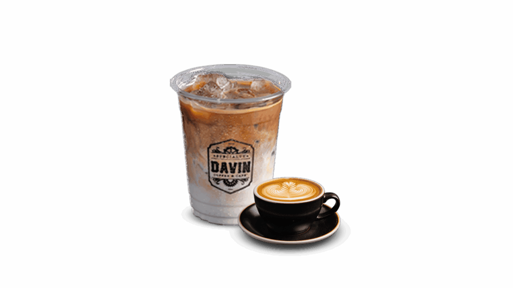 เมนู LATTE จาก DAVIN CAFE ร้านกาแฟในกรุงเทพ ทั้งลาเต้ร้อนและลาเต้เย็น เนื้อกาแฟนุ่มละมุน ผสมนมอย่างลงตัว พร้อมลายลาเต้อาร์ต เหมาะสำหรับคนที่มองหาร้านกาแฟคุณภาพในกรุงเทพ