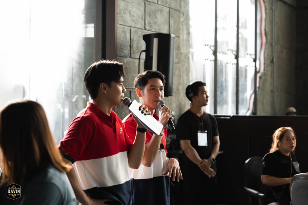 Meeting venue Bangkok seminar speaker presenting at business workshop event at Davin Cafe event space