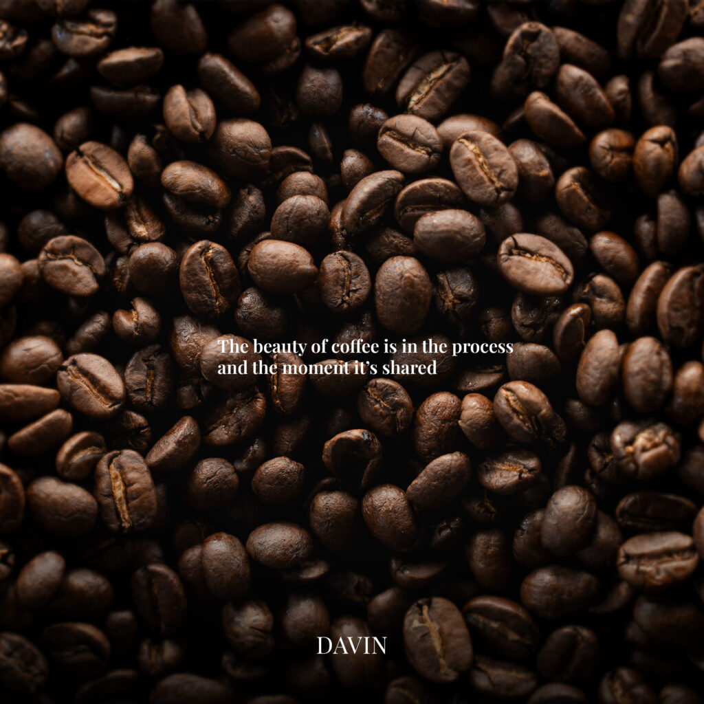 เมล็ดกาแฟคั่วของ Davin Cafe สื่อถึงความพิถีพิถันตั้งแต่กระบวนการคัดสรรจนถึงการชง ในฐานะร้านกาแฟ กรุงเทพ ที่ให้ความสำคัญกับรสชาติ ประสบการณ์ และช่วงเวลาที่ลูกค้าได้แบ่งปันร่วมกัน