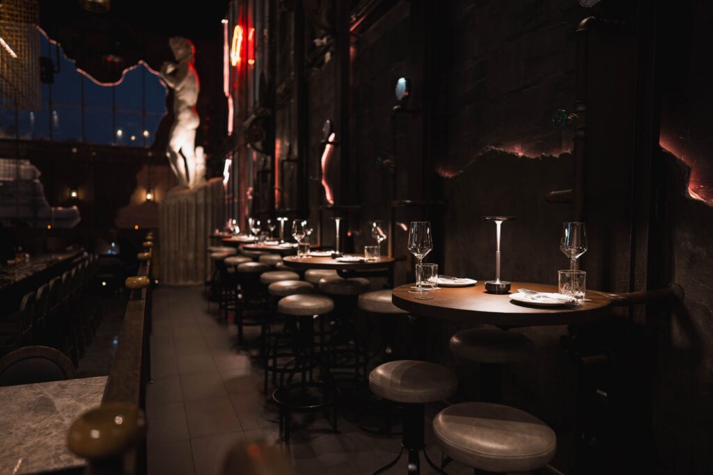 Luxury dinner zone inside DAVIN CAFE, a good atmosphere restaurant perfect for romantic dates, elegant dining, and unforgettable premium nightlife experiences in a sophisticated setting