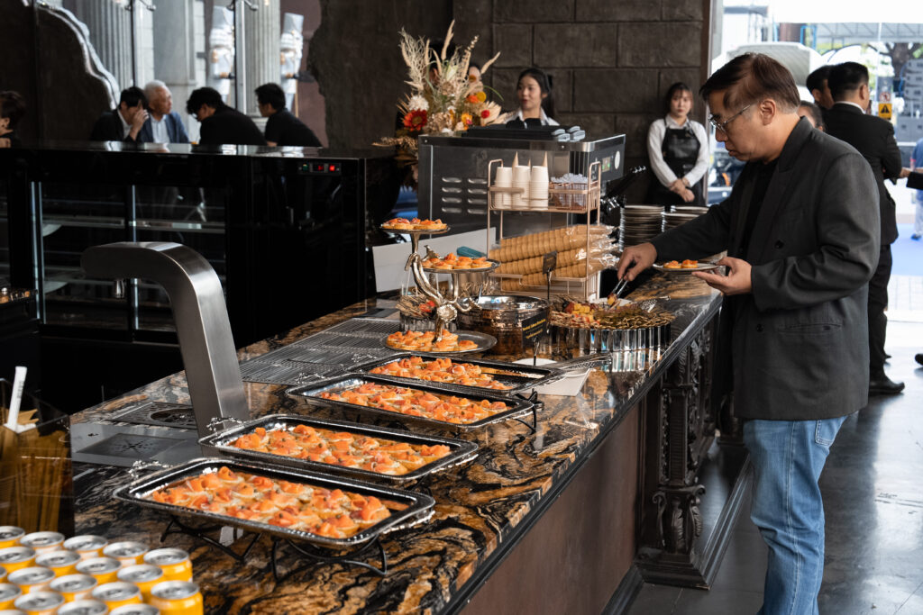DAVIN CAFE สถานที่จัดเลี้ยง กรุงเทพ กับไลน์อาหารพรีเมียมและบริการคาเทอริงสุดหรู เหมาะสำหรับงานเลี้ยงบริษัท งานประชุม และอีเวนต์ระดับพรีเมียมใจกลางกรุงเทพ
