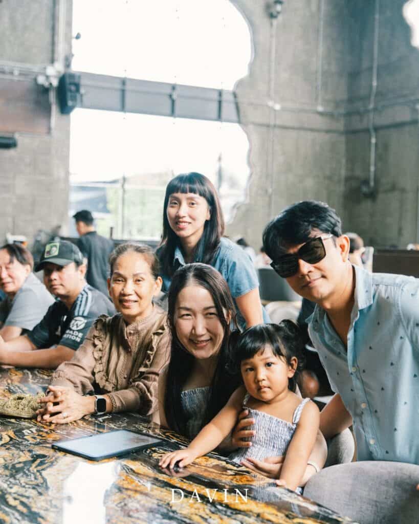Multi-generation family spending time together at DAVIN CAFE, a family restaurant in Ramintra with a spacious atmosphere for special meals and family gatherings