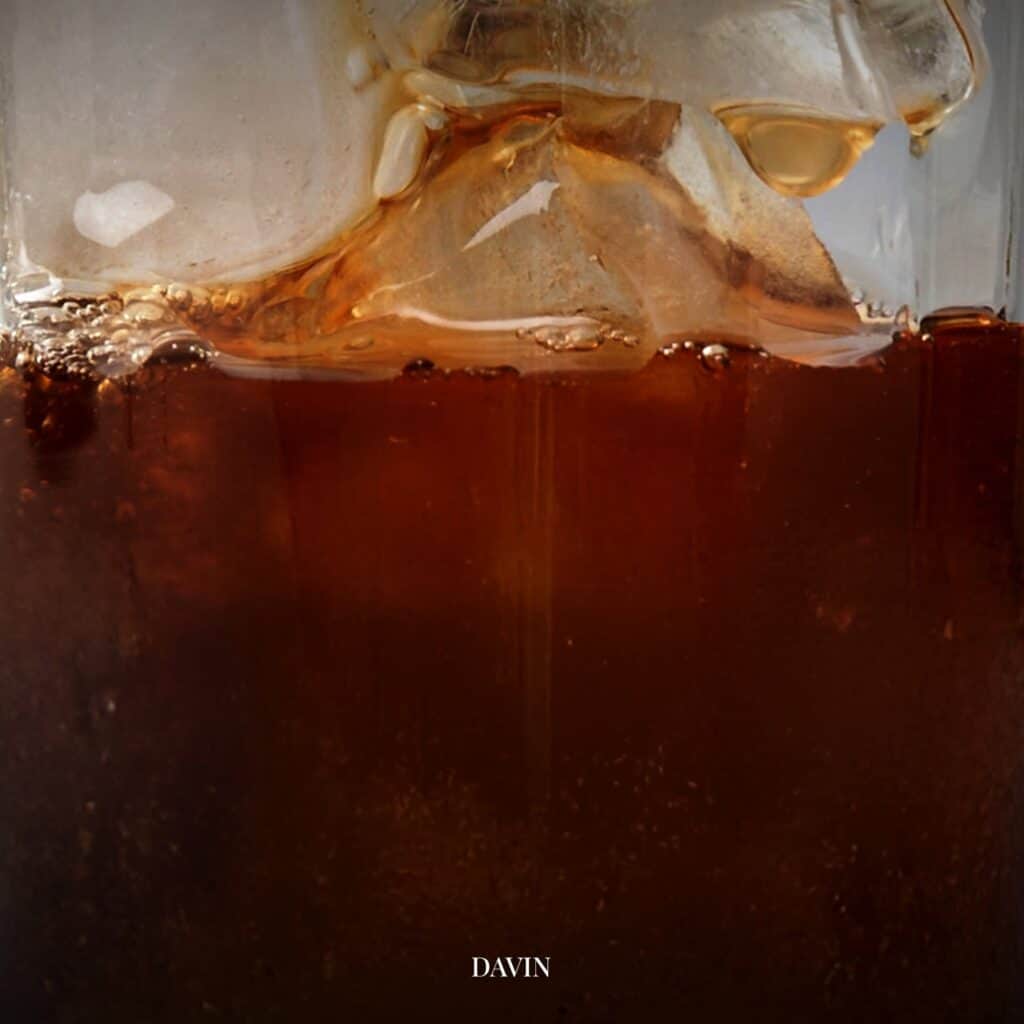 Panama Geisha drip coffee served over ice at DAVIN CAFE, showcasing a specialty coffee experience through filter brewing