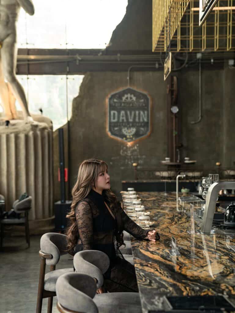ร้านกาแฟสไตล์ยุโรป กรุงเทพ DAVIN CAFE กับบรรยากาศภายในร้านและเคาน์เตอร์กาแฟดีไซน์พรีเมียม