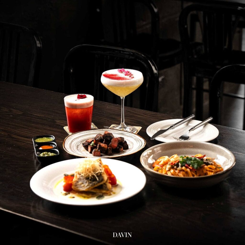 Premium Restaurant in Liab Duan, DAVIN CAFE, serving a selection of food and drinks for an elegant dinner